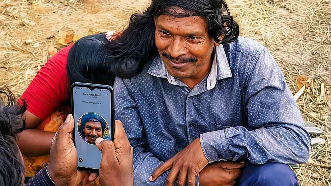 గుండు చేయించుకుంటే.. గుర్తించని యాప్.. ఉపాధి హామీ సాఫ్ట్‌వేర్‌లో బయటపడ్డ లోపాలు