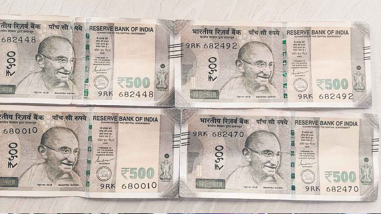 ఉట్నూర్‌లో నకిలీ నోట్ల కలకలం
