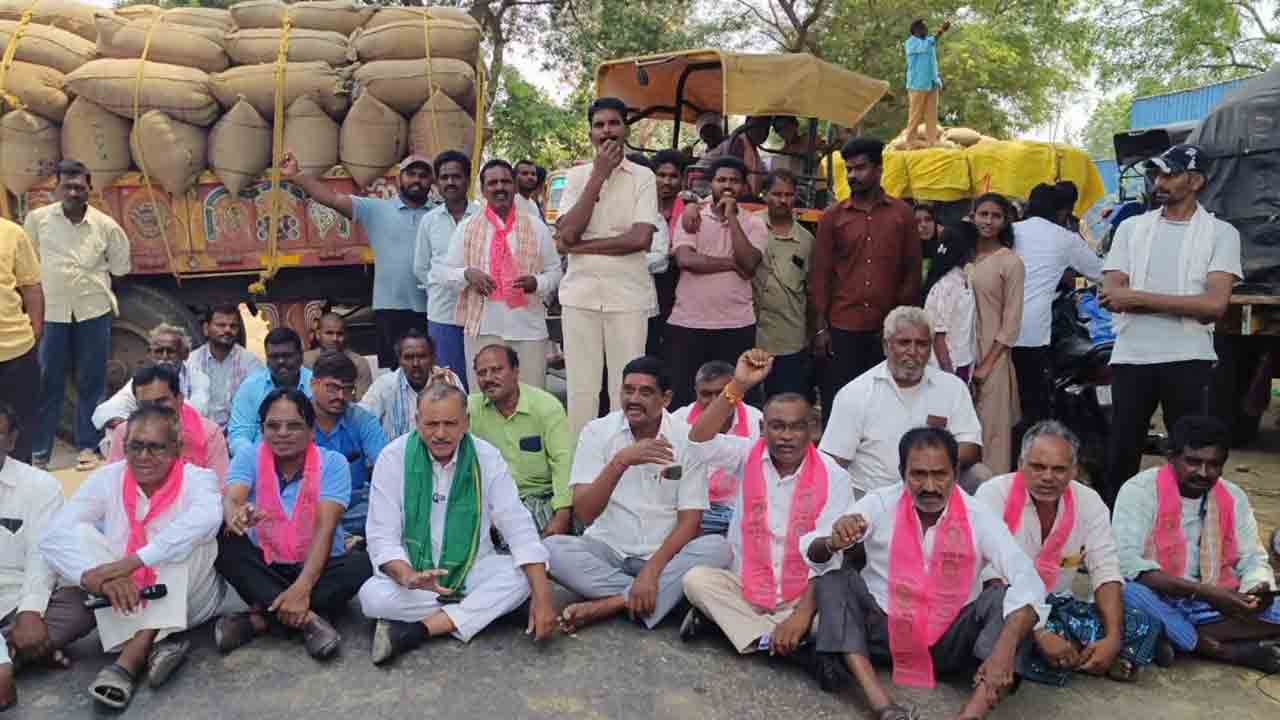 మిల్లర్లు, అధికారుల నిర్లక్ష్యంతో రైతులు ఇబ్బంది పడుతున్నారు : గండ్ర వెంకటరమణారెడ్డి