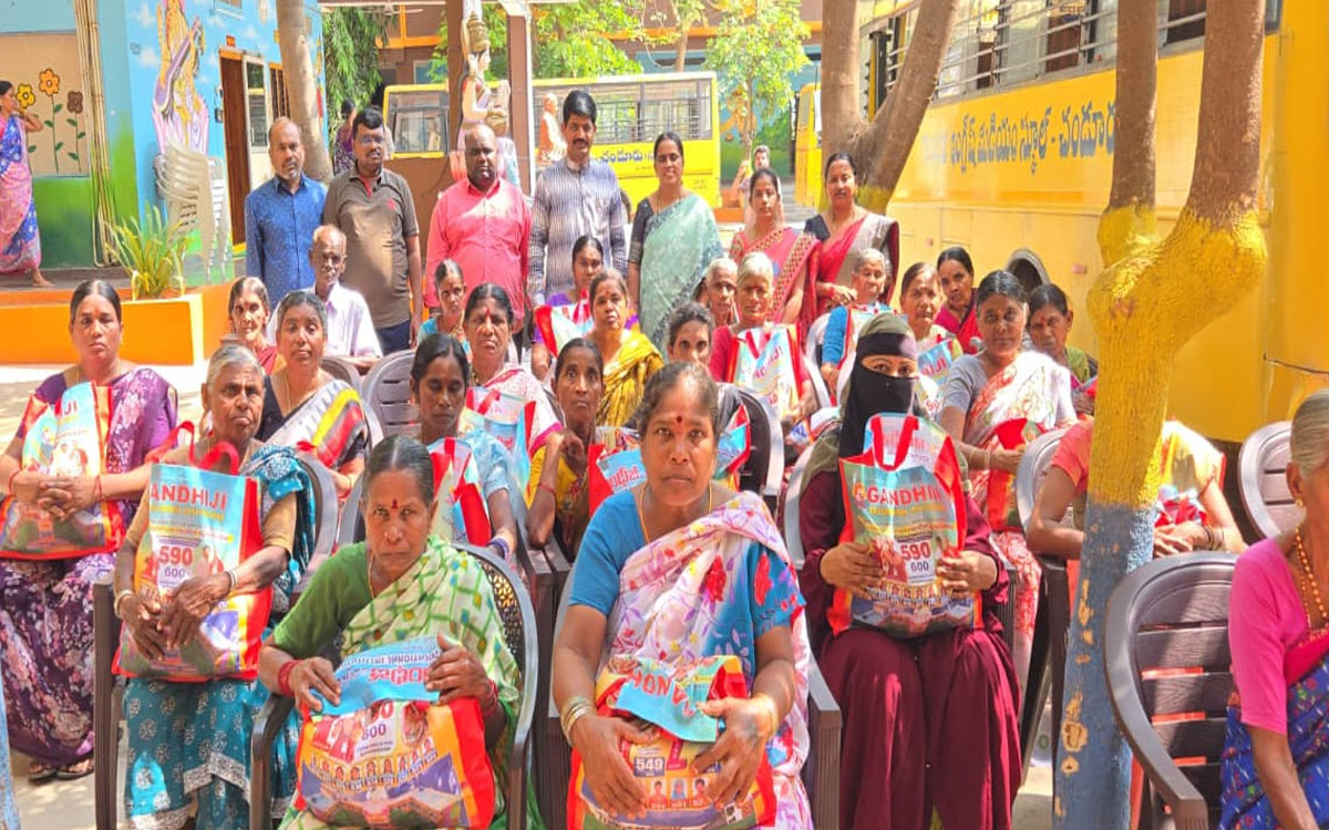 'నిరుపేదల శ్రేయ‌స్సే గాంధీజీ ఫౌండేషన్ ఆశయం'
