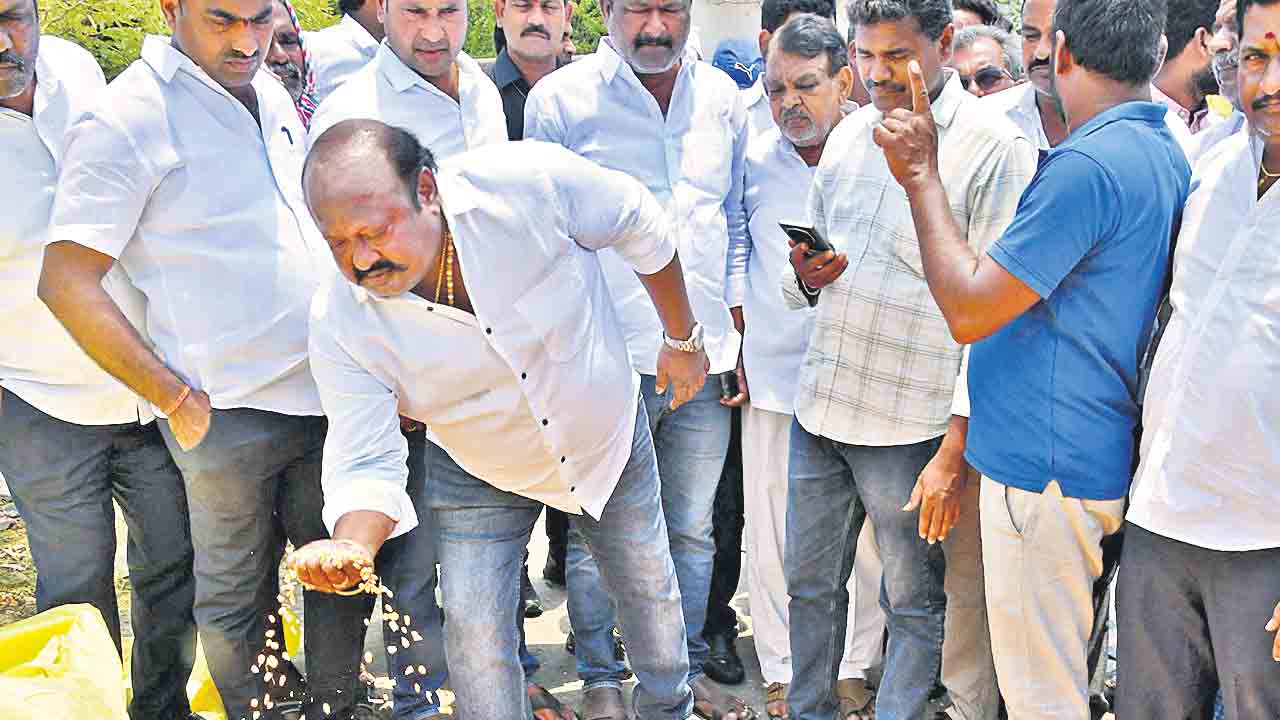 రైతులపై ఇంత కక్ష ఎందుకు?.. గంగుల కమలాకర్‌