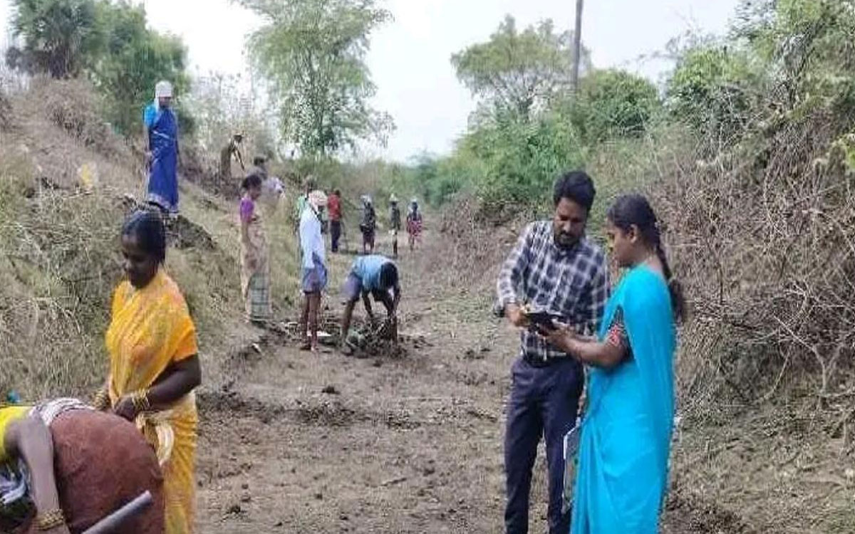 గొట్టిపర్తిలో ఉపాధి హామీ పనుల తనిఖీ