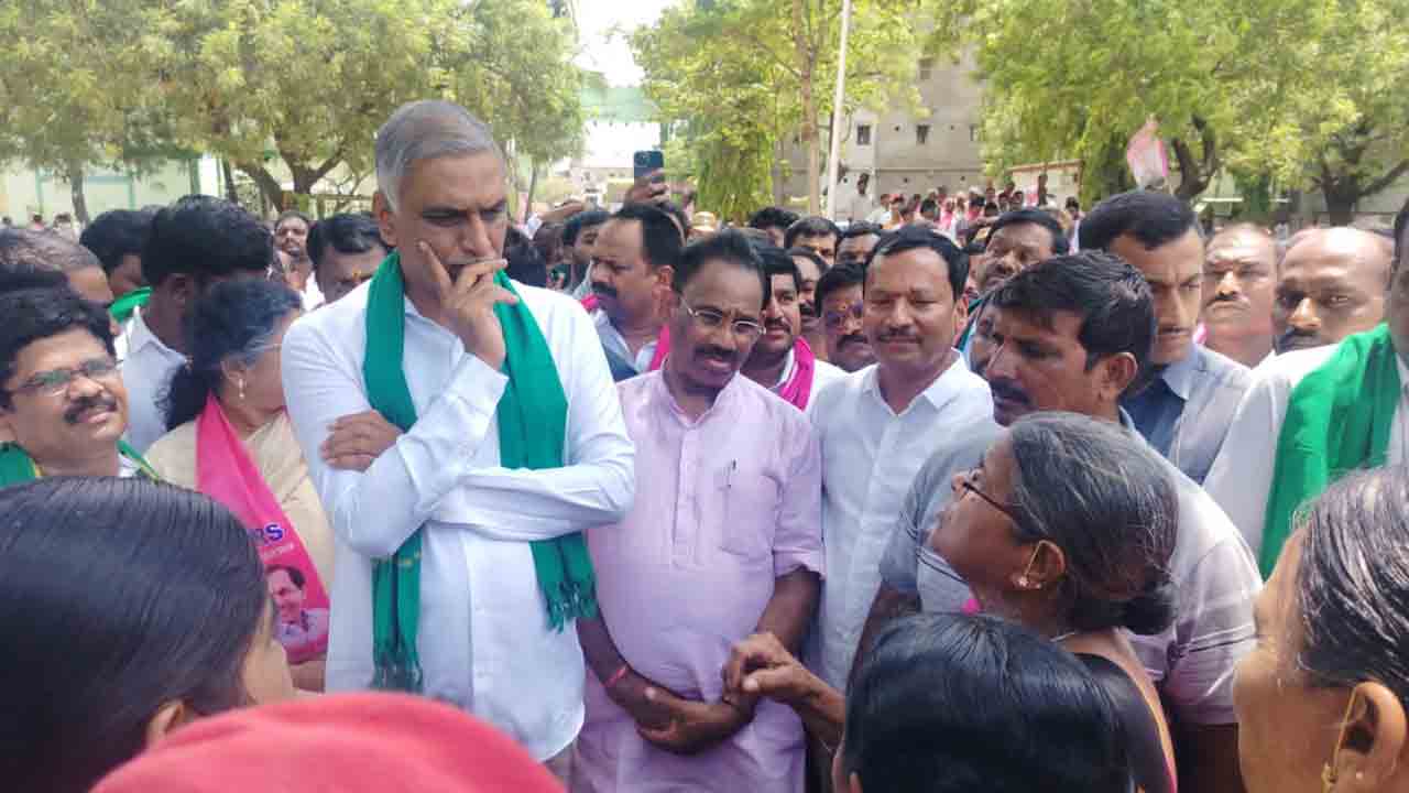 Harish Rao | రైతులు పిట్టల్లా రాలిపోతున్నా ప్రభుత్వం ధాన్యం కొనడం లేదు : హరీశ్ రావు