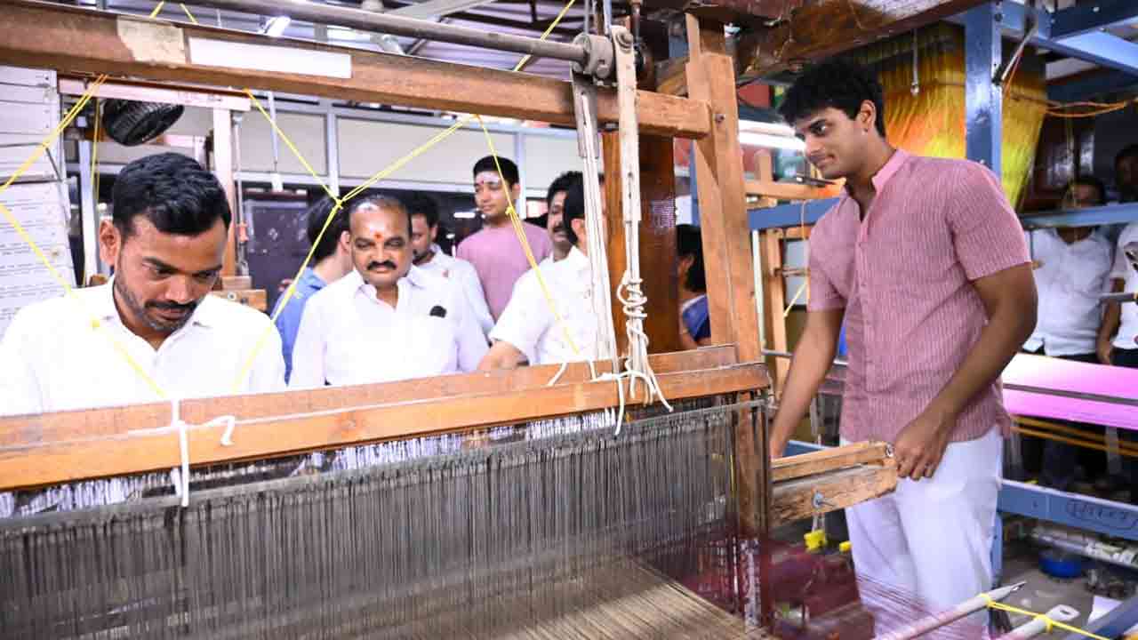 Himanshu | తాత మెచ్చిన మనవడు.. తండ్రికి తగ్గ తనయుడు.. సిరిసిల్ల జిల్లా పర్యటనతో ఆకట్టుకున్న హిమాన్షు!