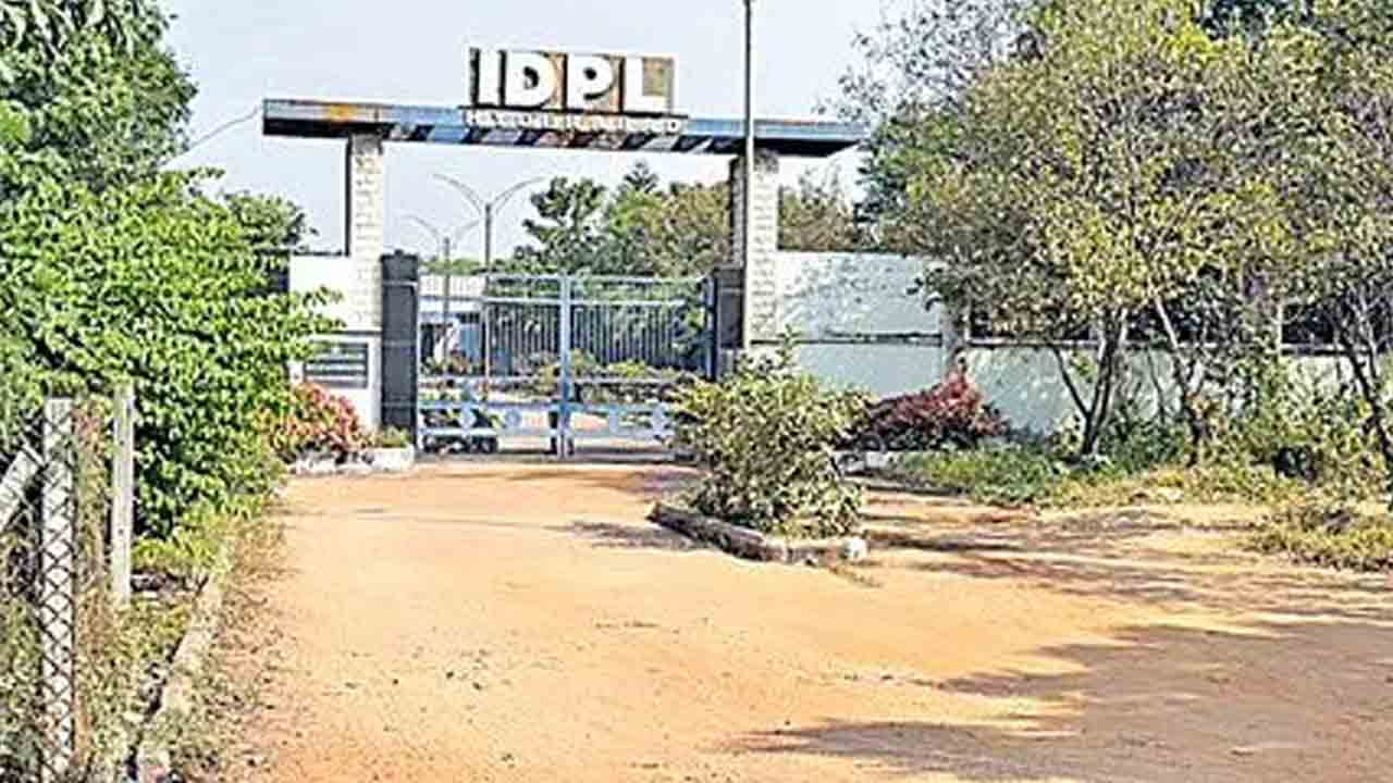 ఐడీపీఎల్‌ భూమి లీజు చెల్లదు.. హైకోర్టు మధ్యంతర ఉత్తర్వులు