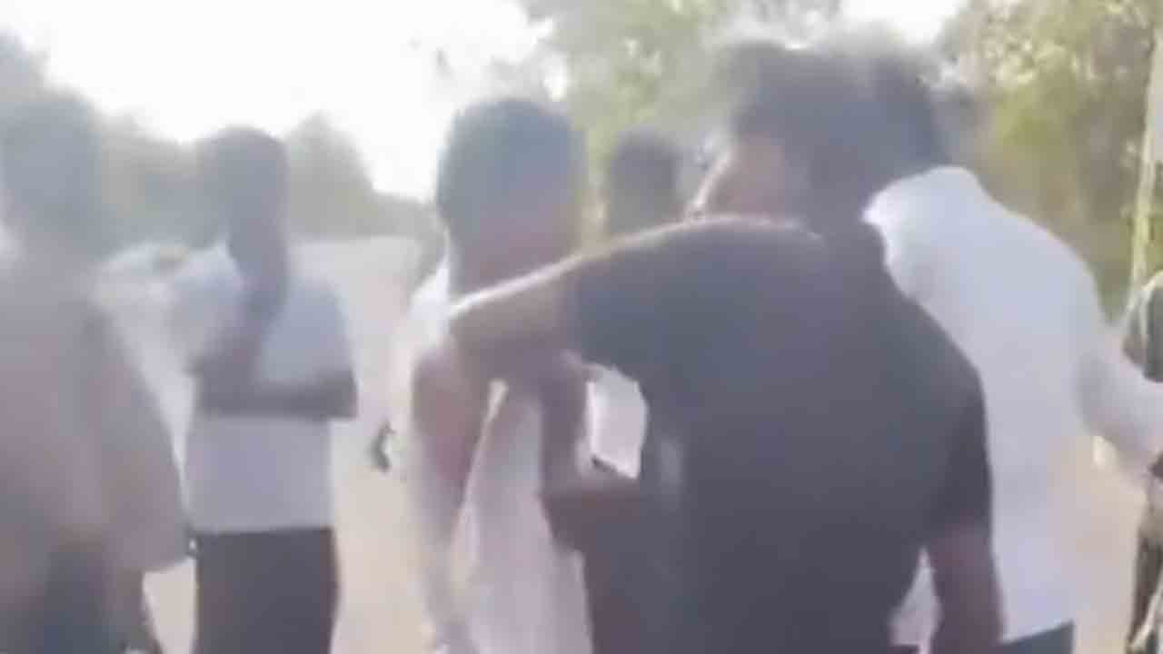 Hanmakonda | ధాన్యం కొంటలేరని రైతు ఆత్మహత్యాయత్నం..!