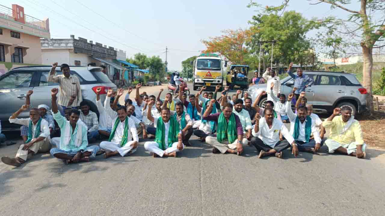 Kathalapur | ధాన్యం కొనుగోళ్లు చేపట్టాలని జగిత్యాల జిల్లాలో రైతుల ధర్నా