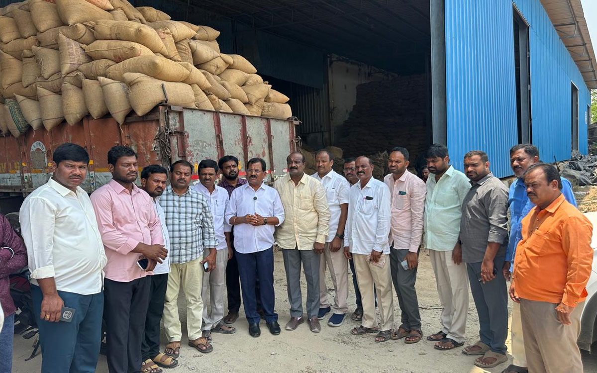 ‘ధాన్యానికి తేమ కటింగ్‌ పేరుతో కోతలు వద్దు’