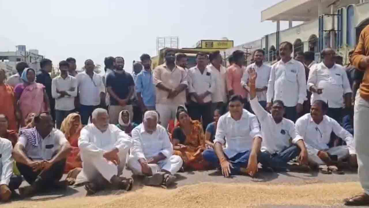 Jeevan Reddy | గోడకూలి మృతి చెందిన రైతుల కుటుంబాలను పరామర్శించిన జీవన్‌ రెడ్డి