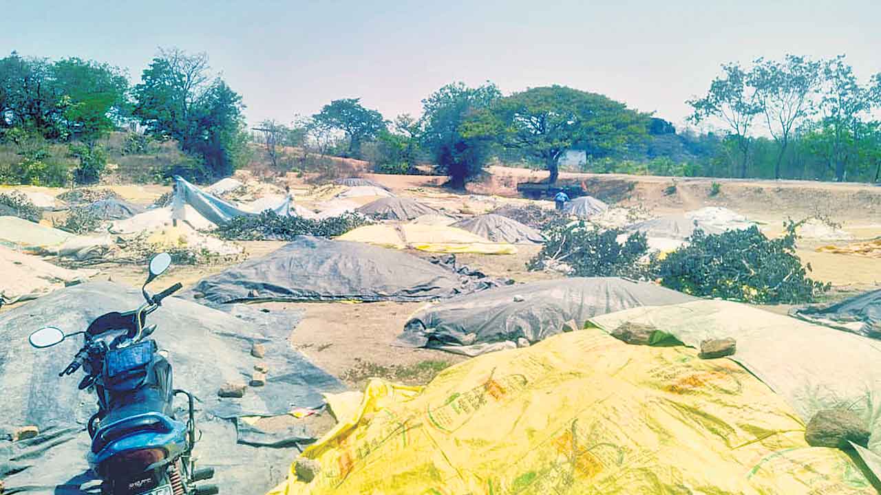 కాంటా కోసం పడిగాపులు!