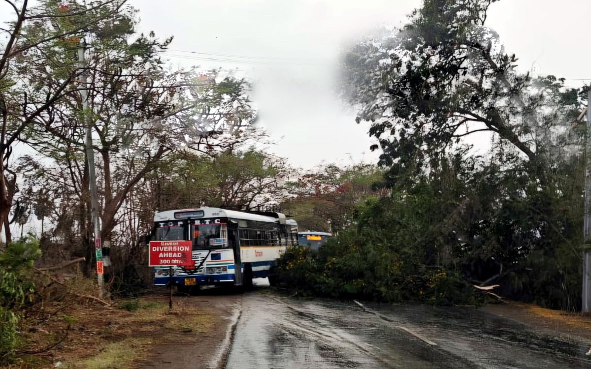 జూలూరుపాడులో ఈదురుగాలుల బీభత్సం
