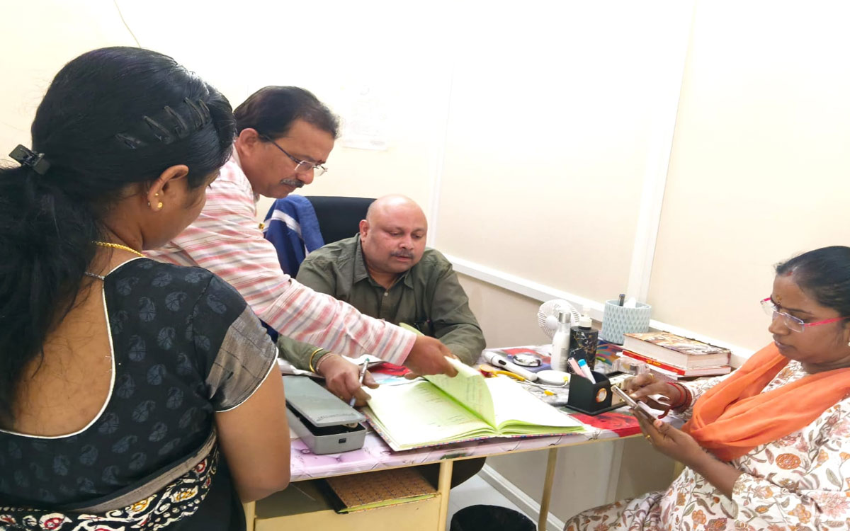 అర్హ‌త‌ను మీరి వైద్యం చేస్తే కఠిన చర్యలు : డిప్యూటీ డీఎంహెచ్ఓ సుమన్ కళ్యాణ్