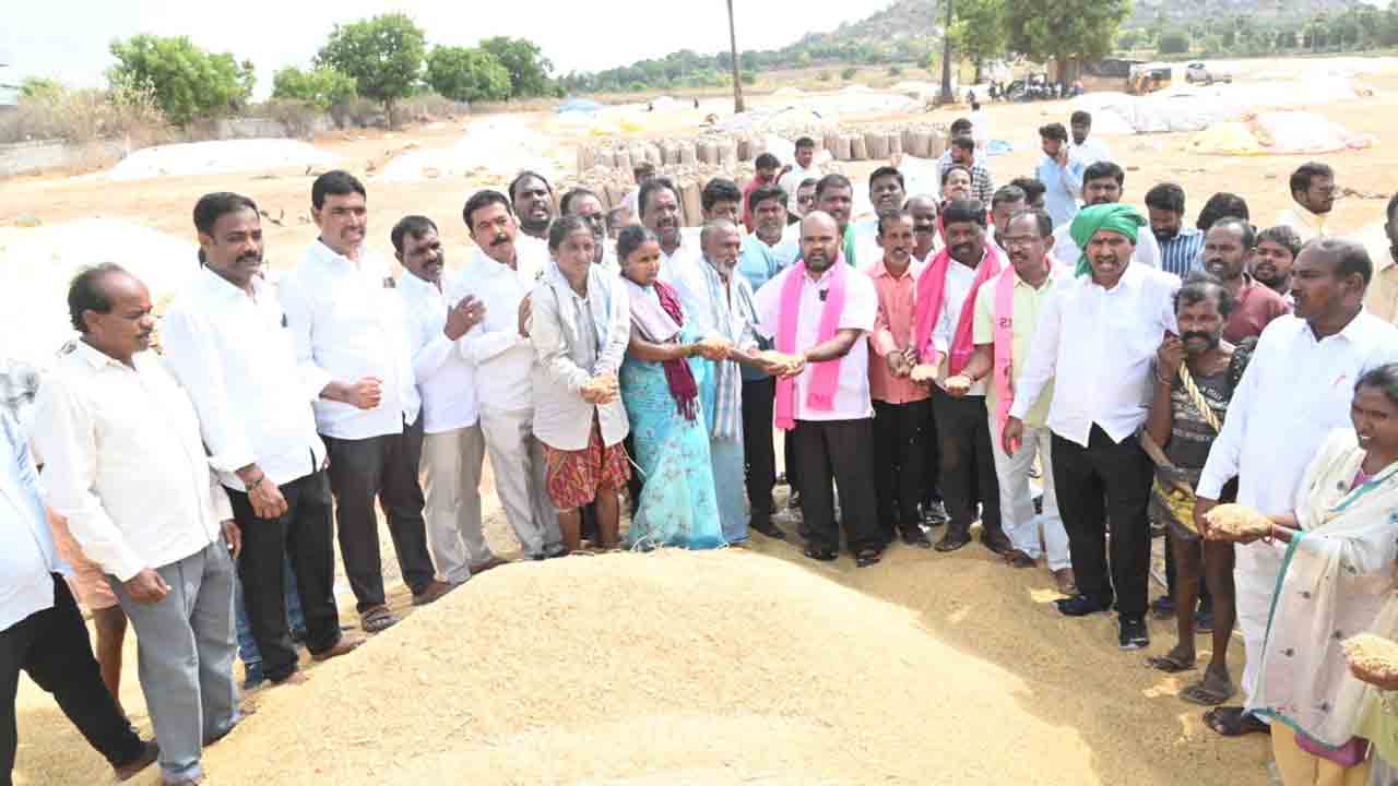 ధాన్యం కొనుగోలు చేయకుంటే కలెక్టరేట్లను ముట్టడిస్తాం : కంచర్ల భూపాల్ రెడ్డి