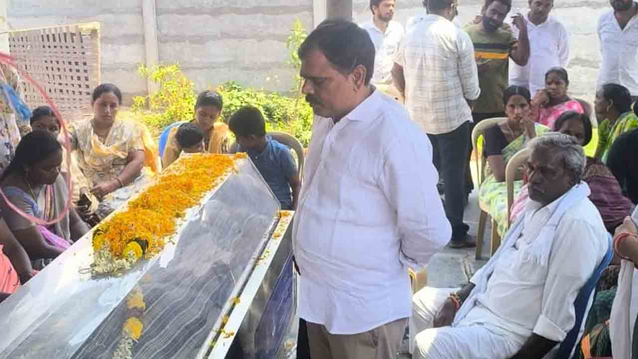 మృతురాలి కుటుంబ సభ్యులను పరామర్శించిన వద్దిరాజు రవిచంద్ర