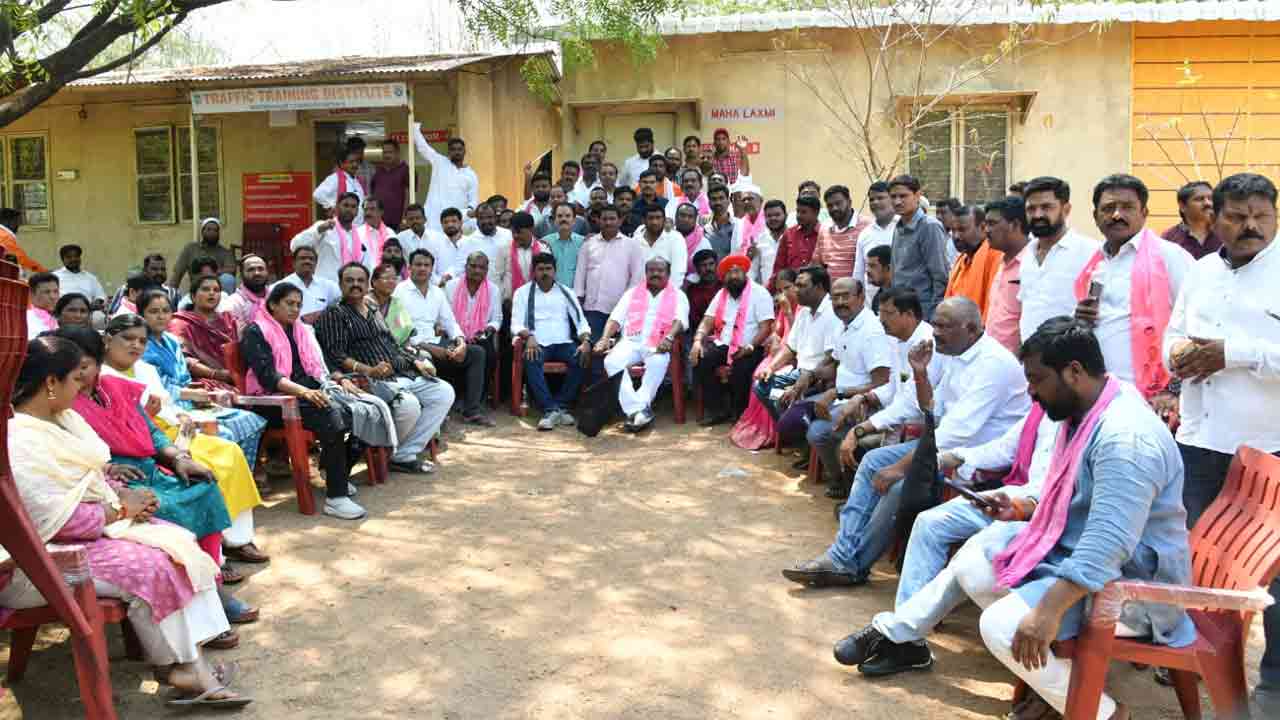Karimnagar Bandh | కరీంనగర్‌లో కొనసాగుతున్న బంద్.. ఎమ్మెల్యే గంగుల కమలాకర్ అరెస్టు