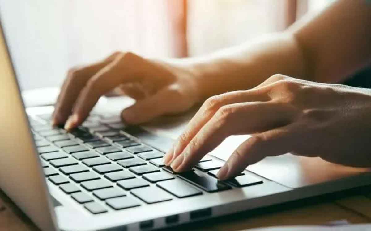 Keyboard Typing | రోజూ గంట‌ల త‌ర‌బ‌డి కంప్యూట‌ర్ కీబోర్డుపై టైప్ చేస్తున్నారా.. అయితే ఈ విష‌యాల‌ను తెలుసుకోవాల్సిందే..