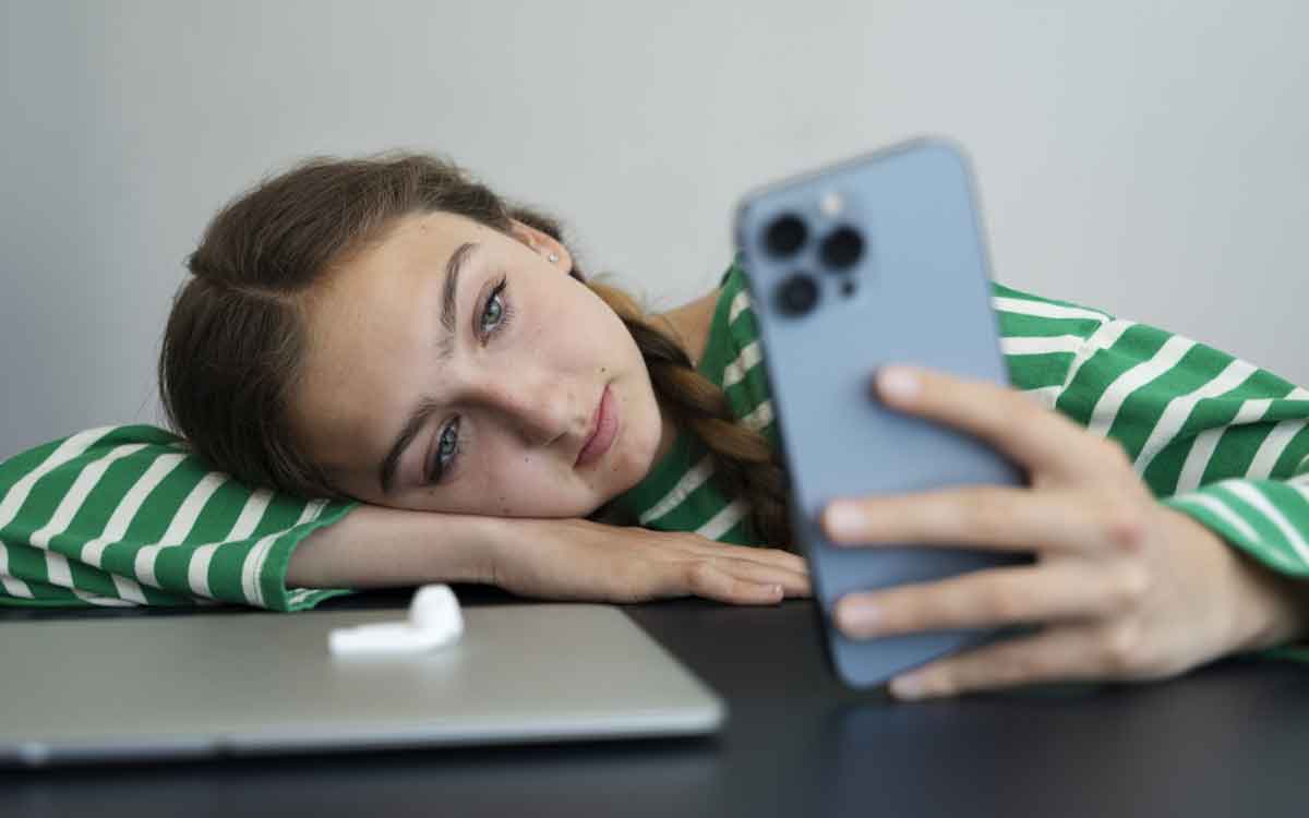 Smart Phone Addiction| పిల్ల‌ల‌ను ఫోన్‌ల నుంచి దూరంగా ఉంచేందుకు ఈ చిన్న సూచ‌న‌లు పాటించండి..