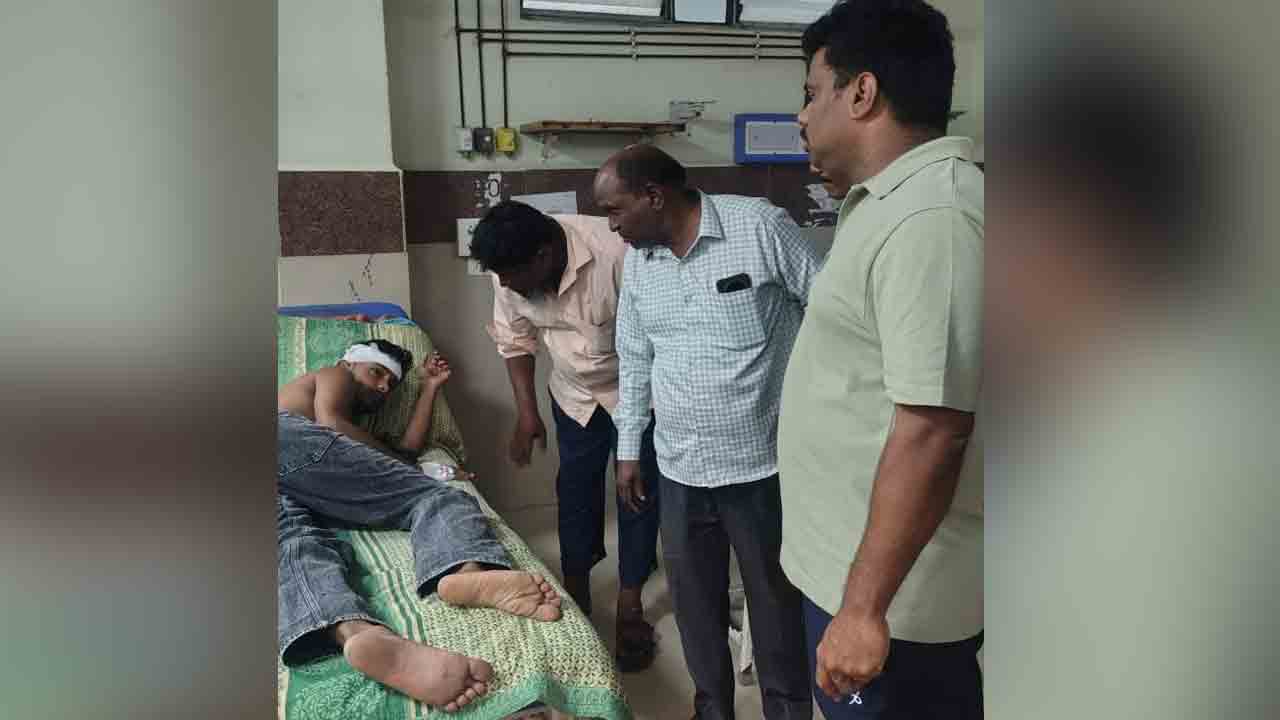 knife Attack | ఆస్తి తగాదాలు.. యువకుడిపై కత్తితో బంధువుల దాడి