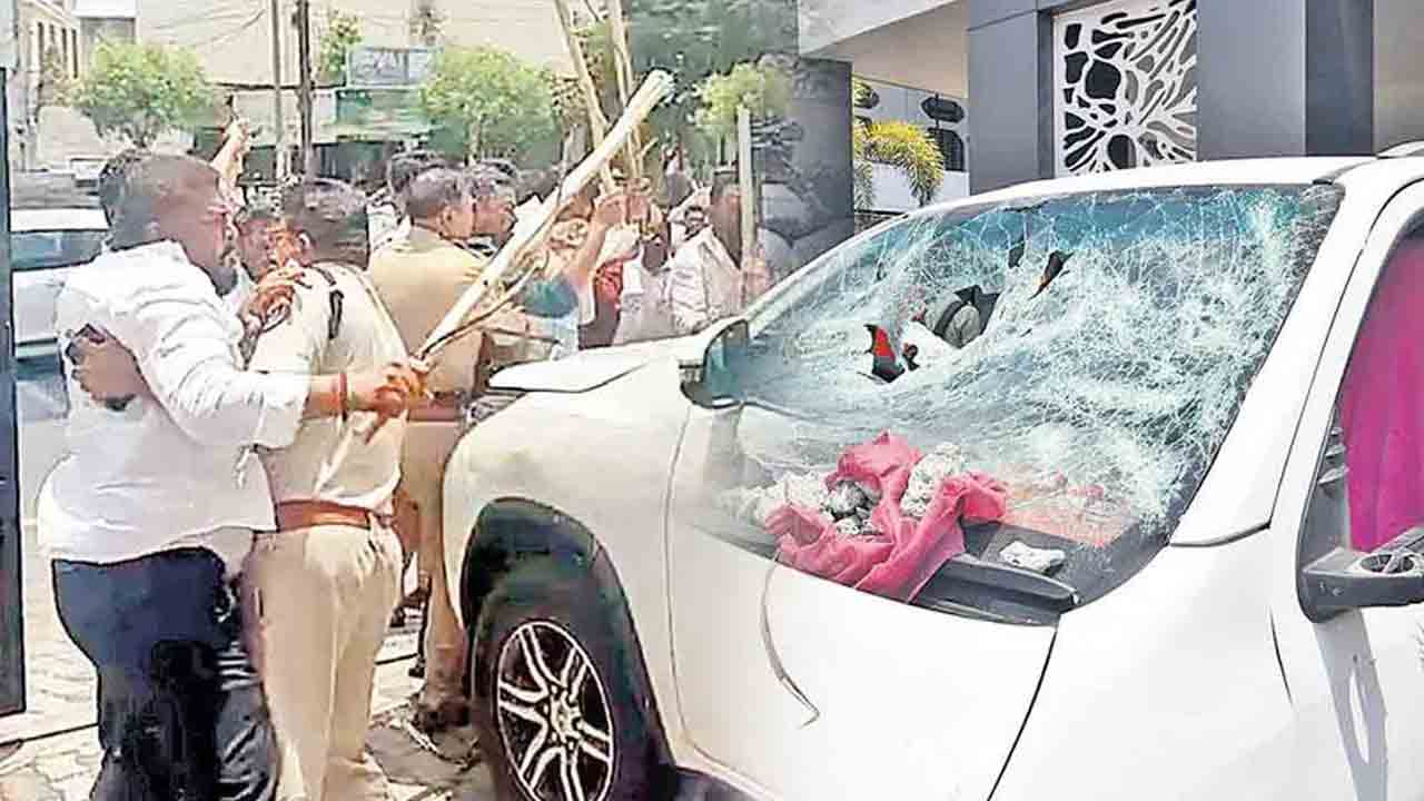 BRS leaders | కరీంనగర్‌ ఘటనపై డీజీపీకి ఫిర్యాదు చేసిన బీఆర్‌ఎస్ నాయకులు