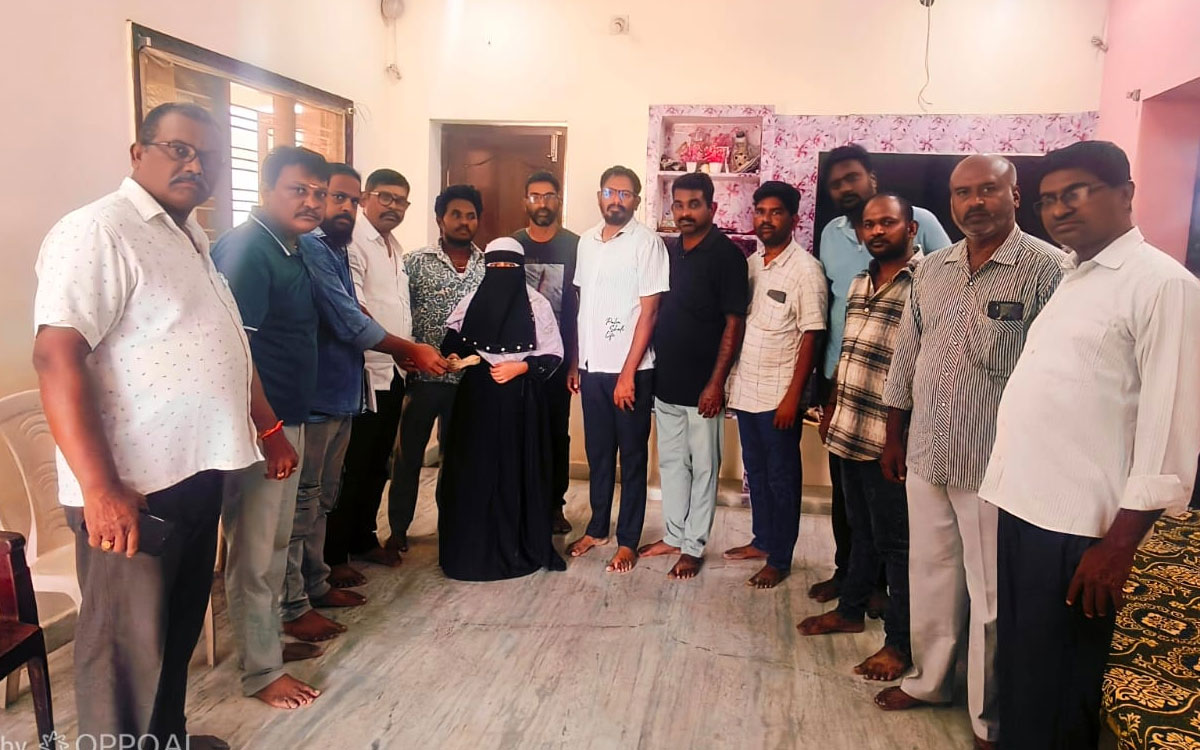 తోటి ఫొటోగ్రాఫర్ కుటుంబానికి ఆర్థిక సాయం