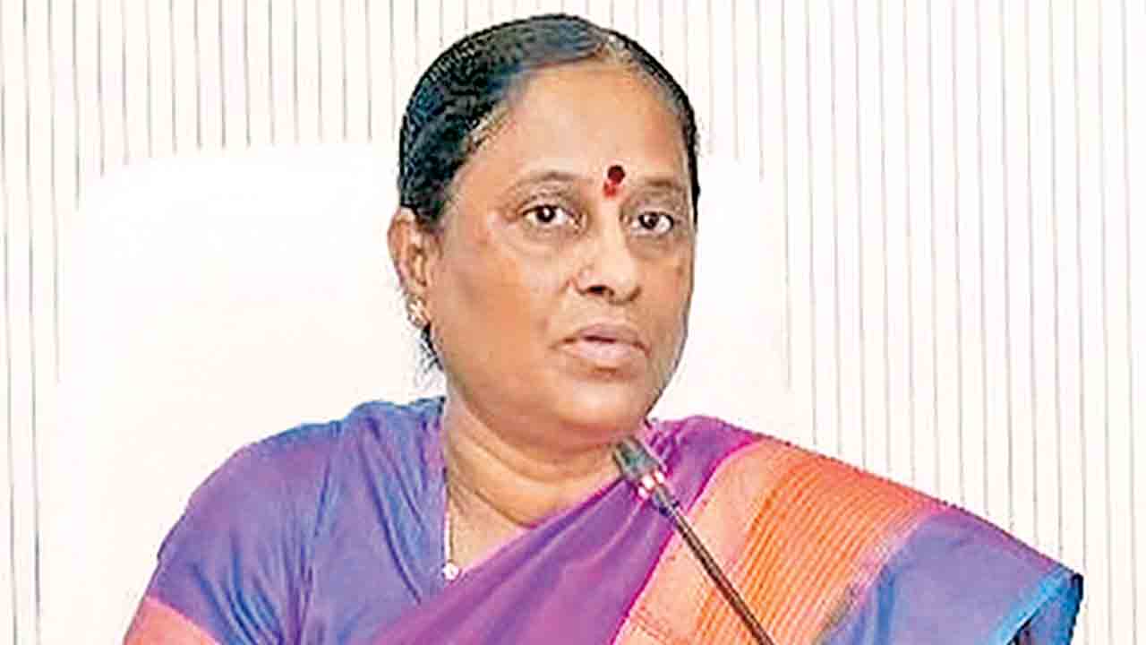 హరిత నిధి ప్రాజెక్టులు పూర్తి చేయాలి: కొండా సురేఖ
