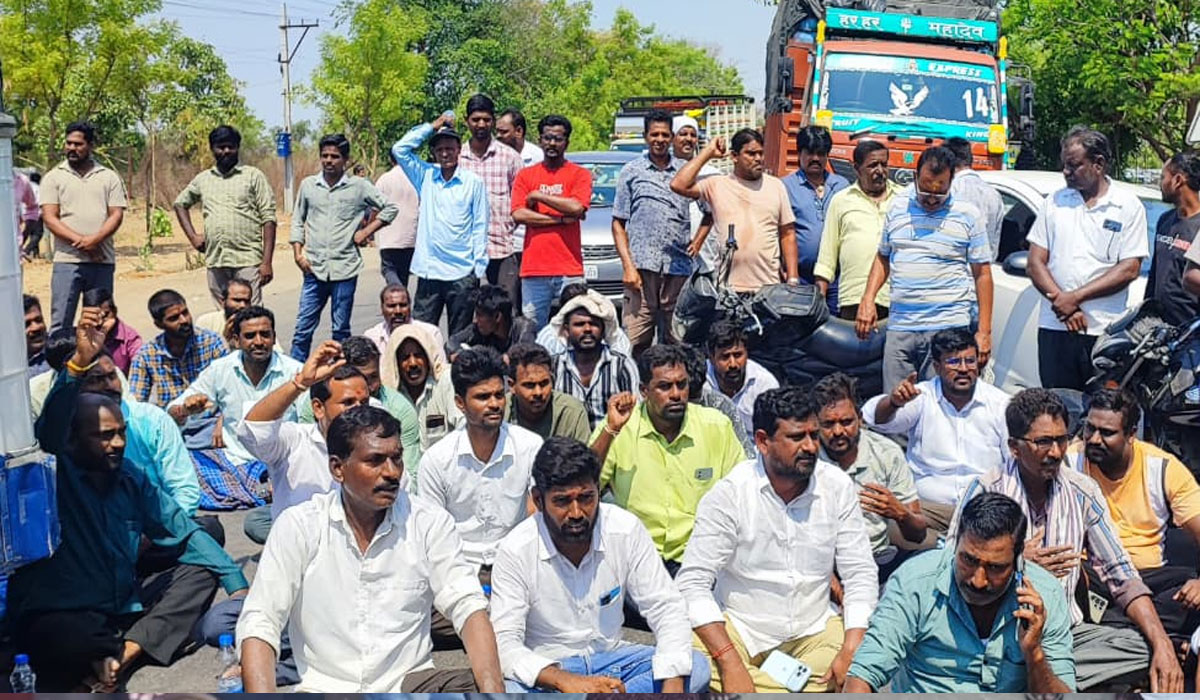 Korutla | కోరుట్ల లో అన్నదాత ఆక్రోశం.. ధాన్యం కొనుగోలు వెంటనే చేపట్టాలని డిమాండ్