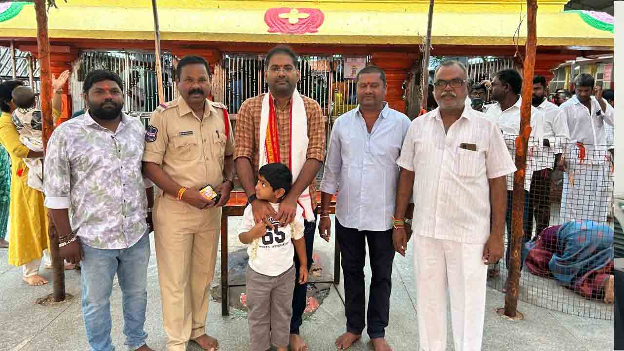 Koya Sri Harsha | కొండగట్టు అంజన్నను దర్శించుకున్న పెద్దపల్లి జిల్లా కలెక్టర్ కోయ శ్రీహర్ష