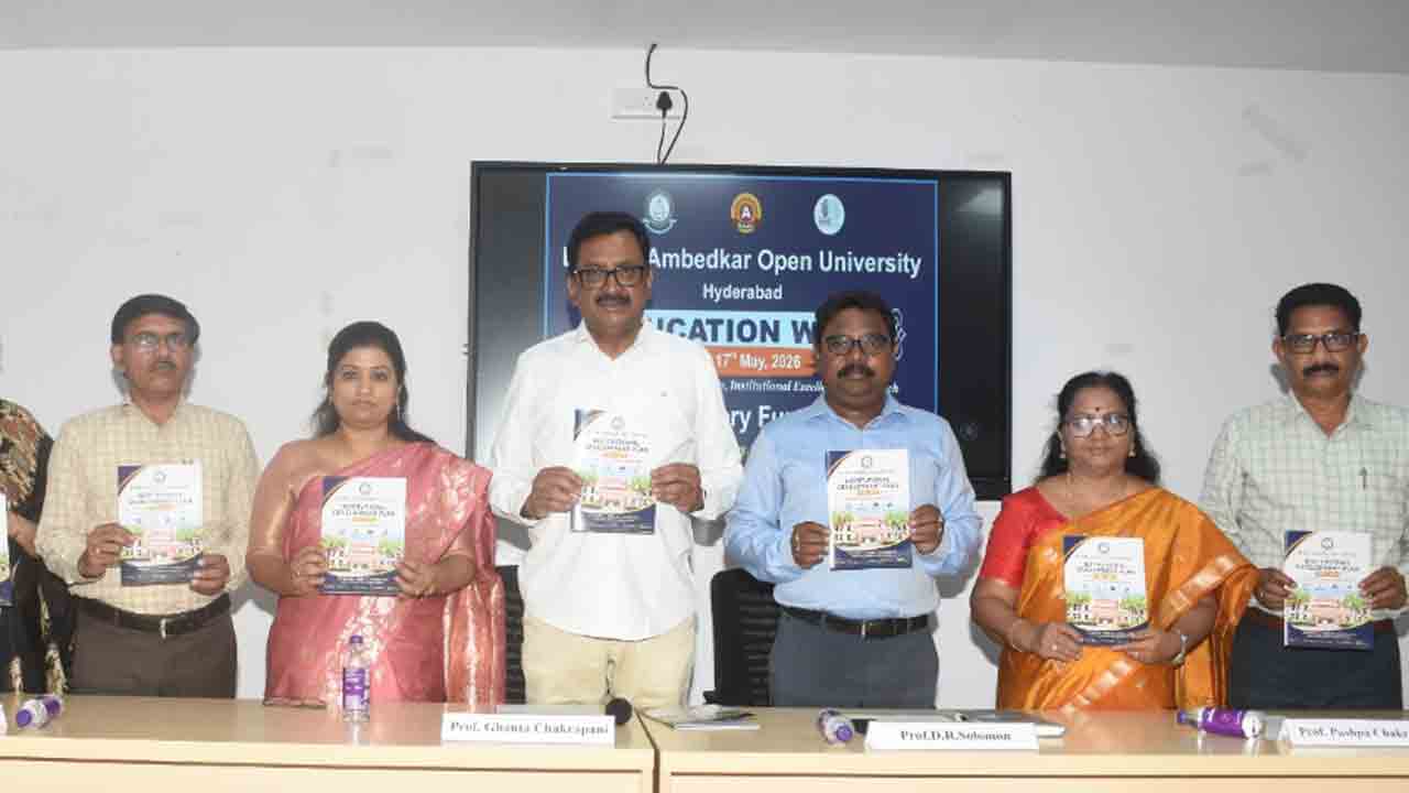 సమగ్ర డిజిటల్‌ విద్యాసంస్థగా పరిణామం చెందేలా కృషి : ప్రొ.ఘంటా చక్రపాణి
