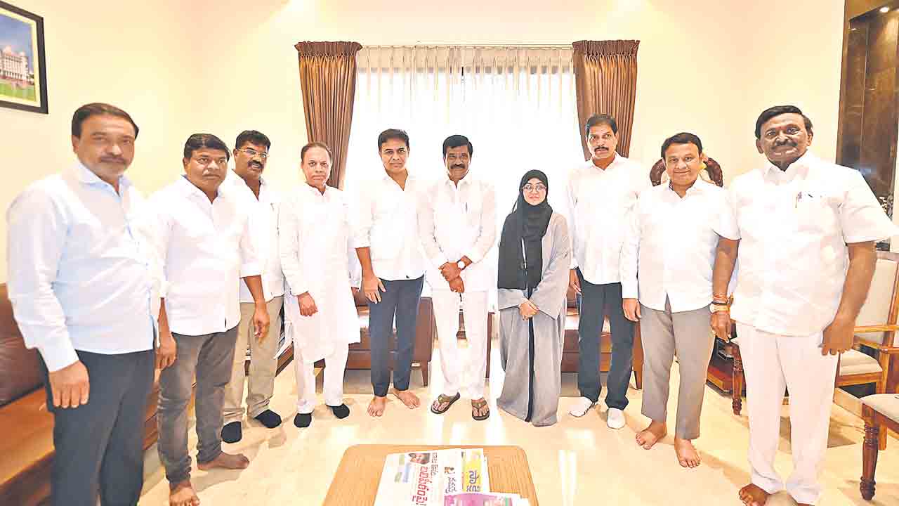 గల్ఫ్‌ బిడ్డల ఓట్లు పోకుండా చూస్తం.. కేటీఆర్‌ భరోసా