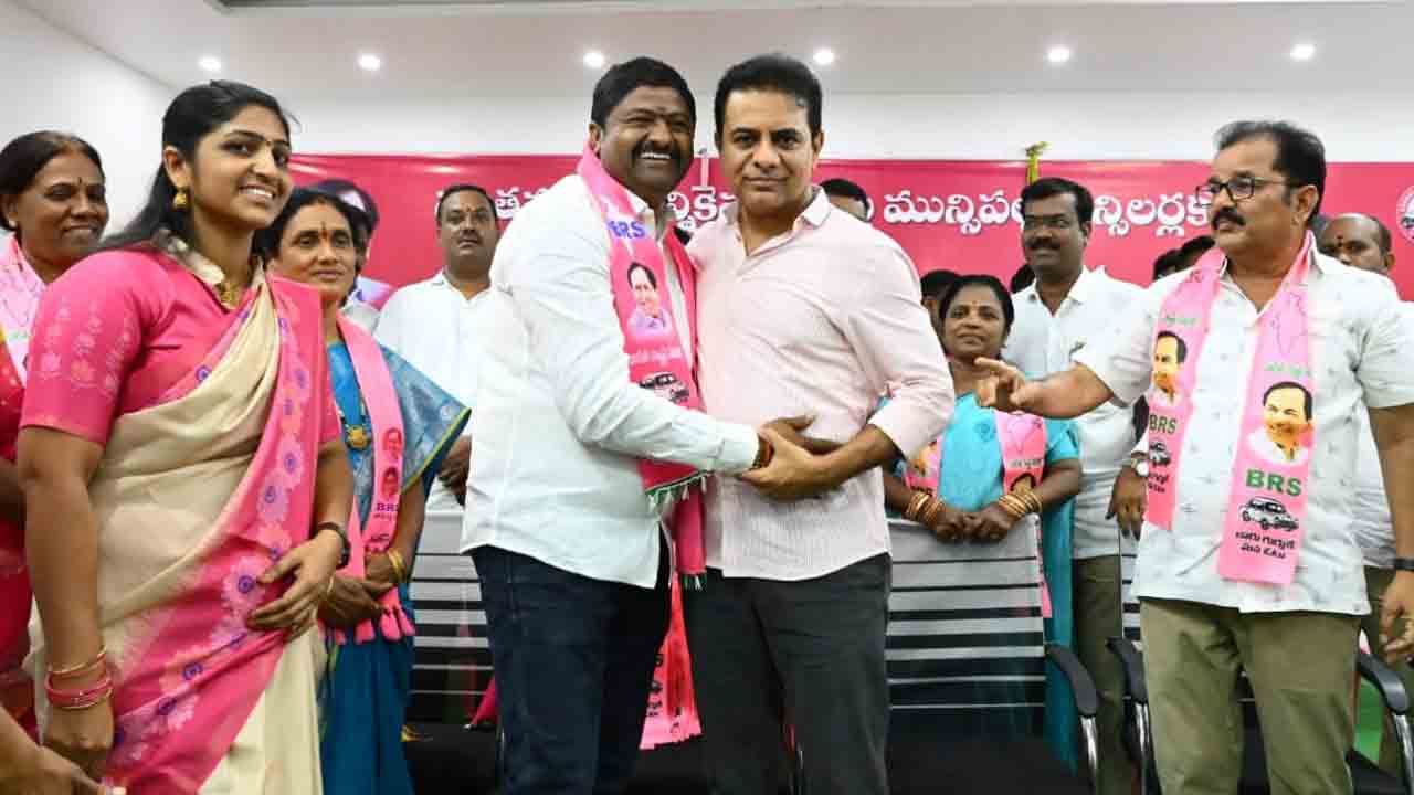 KTR | బీఆర్‌ఎస్‌లోకి బీజేపీ కౌన్సిలర్.. సాదరంగా ఆహ్వానించిన కేటీఆర్..!