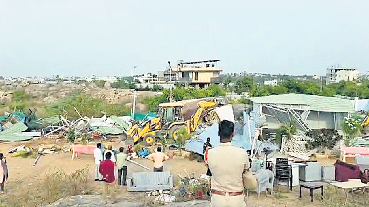 రూ.50 కోట్ల ప్రభుత్వ భూమి స్వాధీనం
