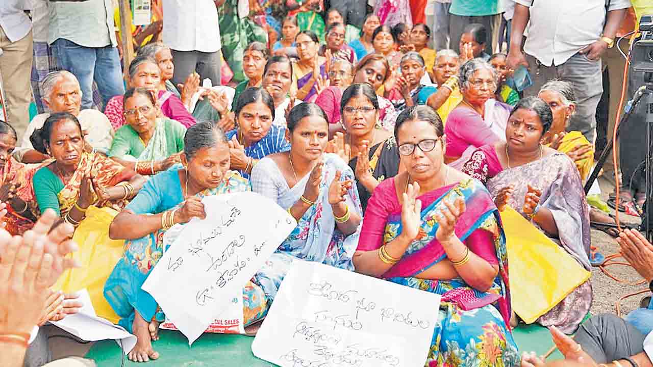 మాకు భరోసా ఏది?.. న్యాయం చేయాలంటున్న కొహెడ భూబాధితులు