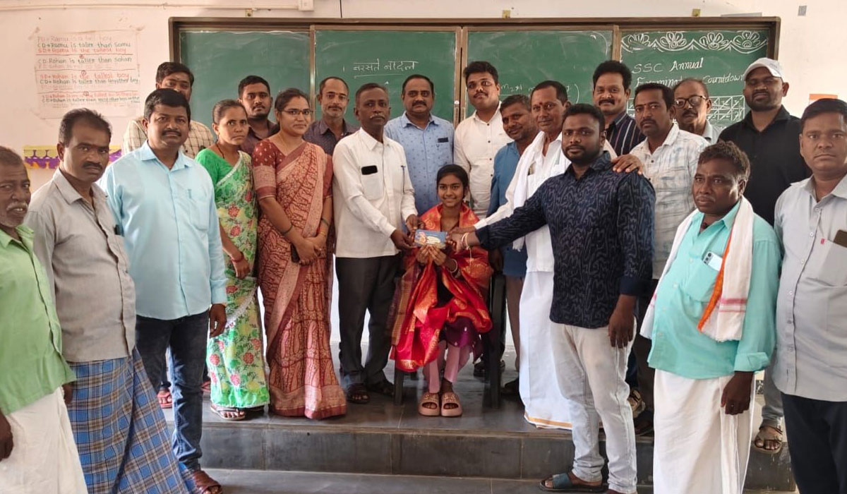 Kottadamrajpalli | కొత్తదాంరాజ్‌పల్లిలో టాపర్‌గా నిలిచిన విద్యార్థినికి నెల వేతనం అందజేత