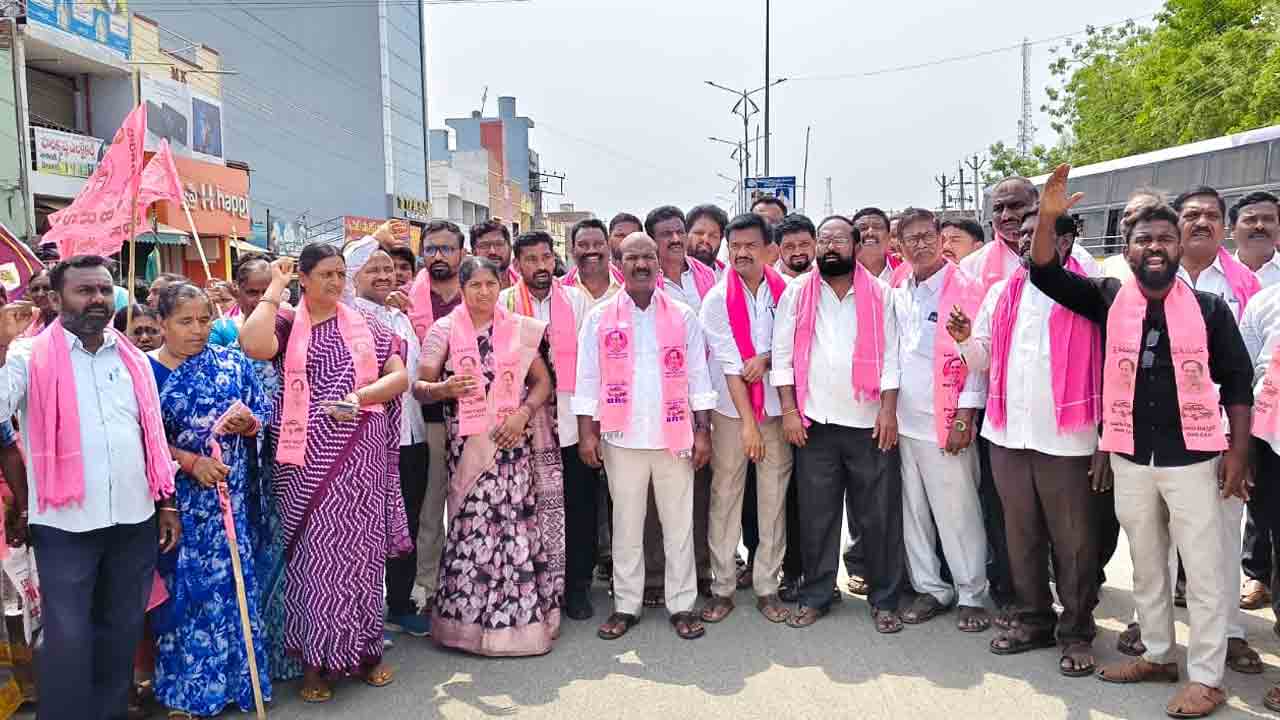 మాజీ ఎమ్మెల్యే చిరుమర్తి లింగయ్య ఆధ్వర్యంలో బండి సంజయ్ దిష్టిబొమ్మ దహనం