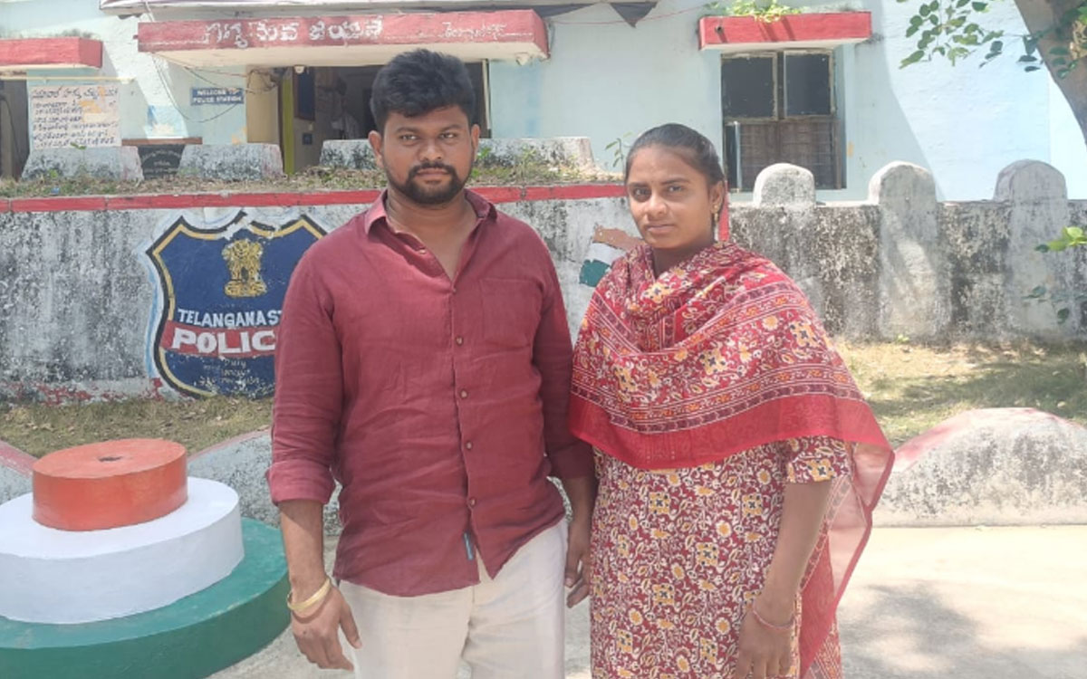 కారేపల్లి పోలీసులను ఆశ్రయించిన ప్రేమజంట