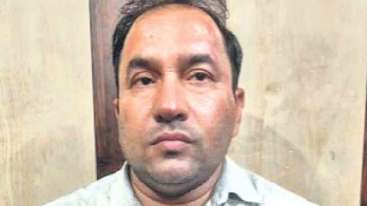 డార్లింగ్‌..నీ కోసమే పేపర్లు లీక్‌ చేశా!