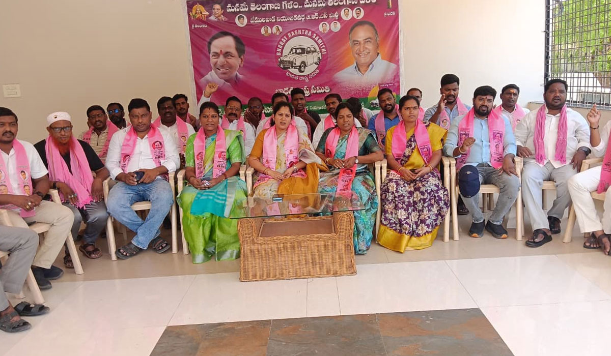 Bandi Bhagirath | బండి భగీరథ్‌ను కాంగ్రెస్ ప్రభుత్వమే కాపాడుతోంది.. వేములవాడ మాజీ మున్సిపల్‌ చైర్‌పర్సన్‌ మాధవి