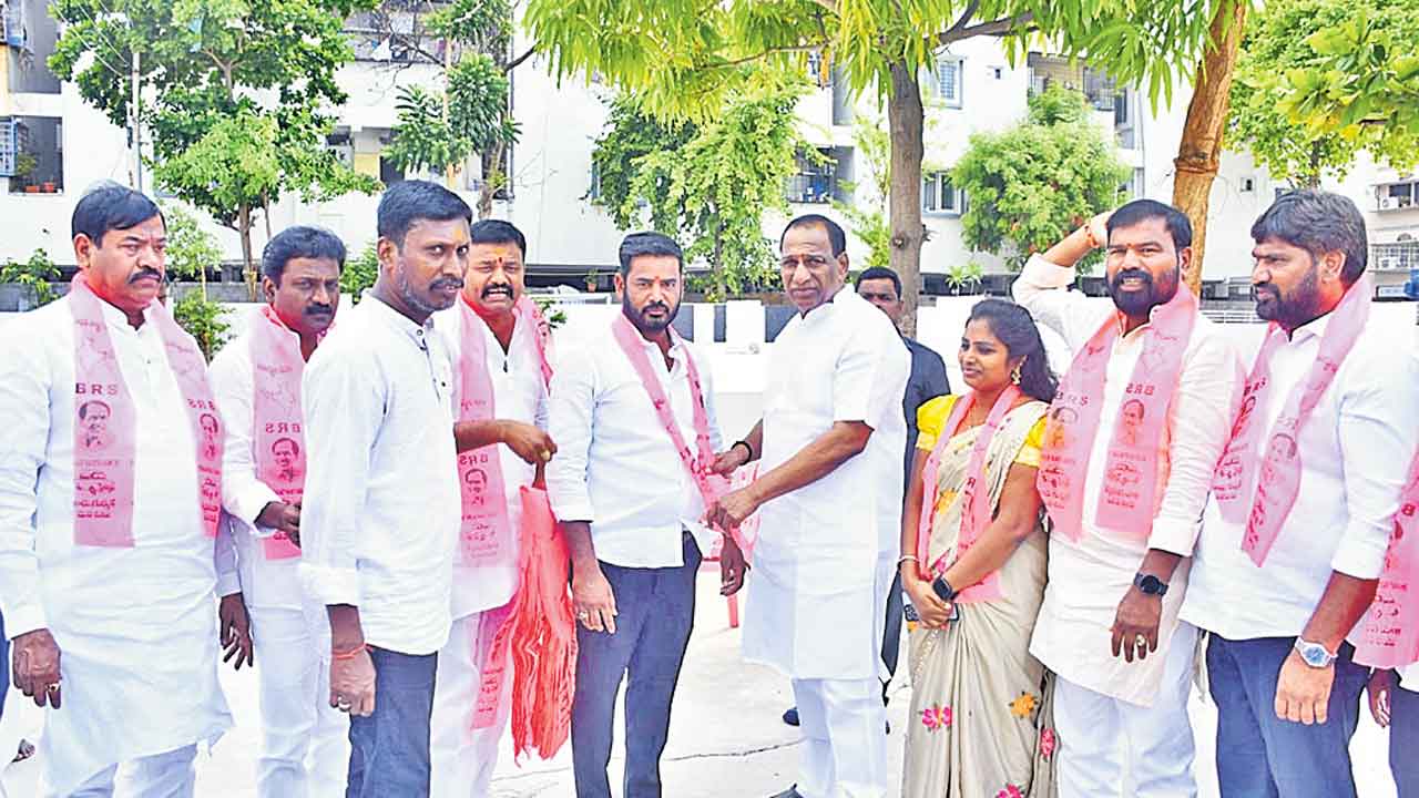 బీఆర్‌ఎస్‌ పార్టీలో చేరికల జోరు