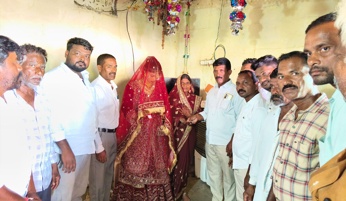 Financial Assistance | ఆడబిడ్డ పెళ్లికి ఆర్థిక సాయం అందజేత.. ఎన్నికల హామీని నిలబెట్టుకున్నబండపల్లి సర్పంచ్ మల్లేశం