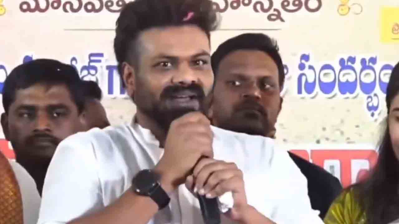 Manchu Manoj | ఐదుగురు పిల్లలను దత్తత తీసుకొని చదివిస్తానన్న మంచు మనోజ్‌