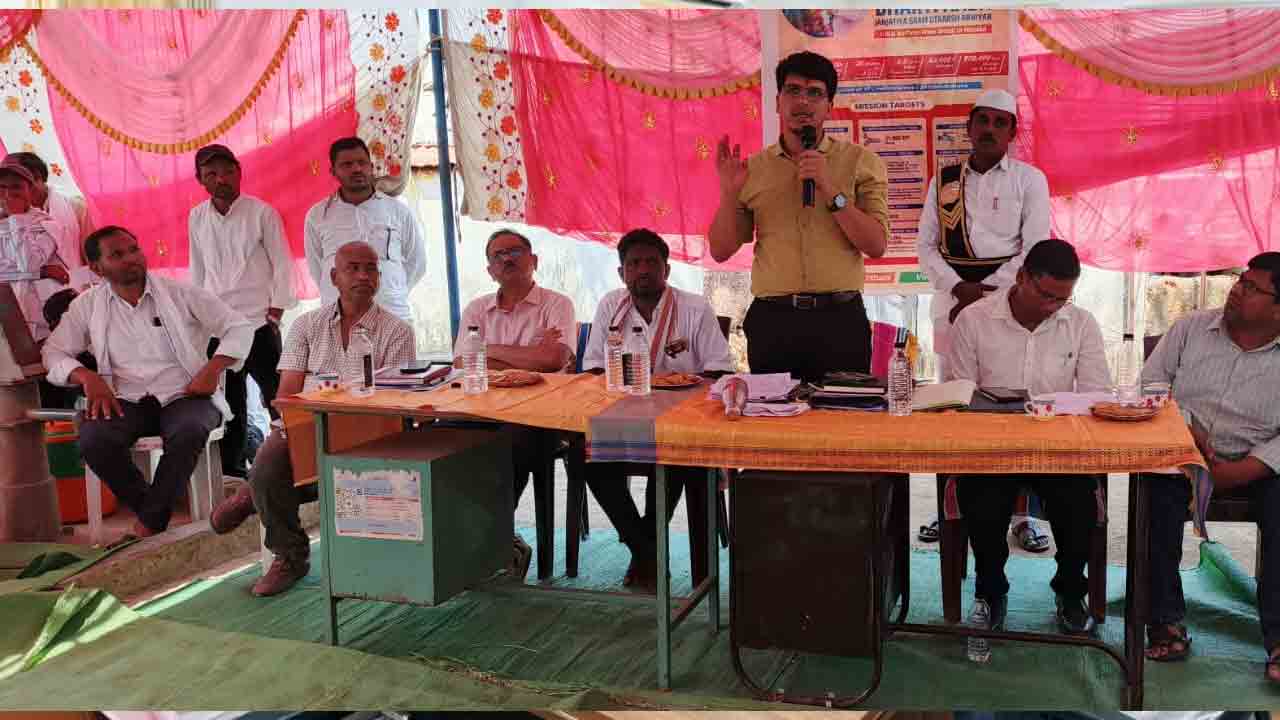 దశల వారీగా సమస్యల పరిష్కారానికి కృషి : ఐటీడీఏ పీవో మంద మకరంద