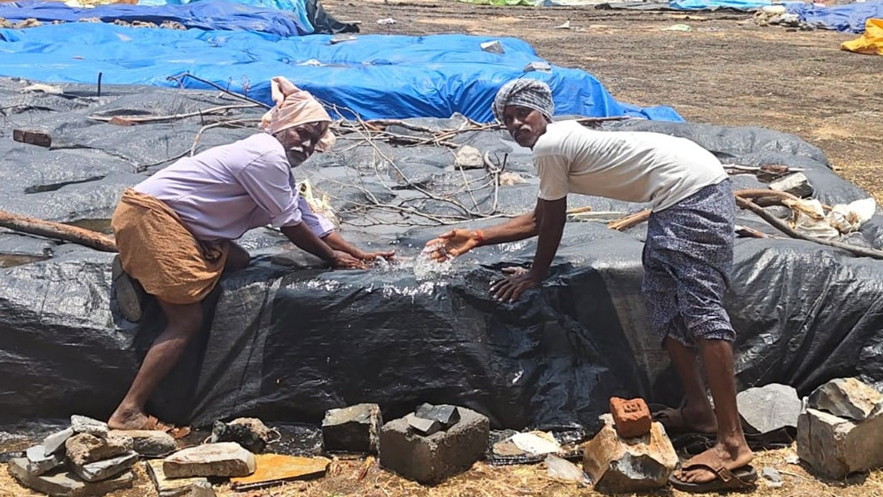 రైతు కష్టం.. కన్నీటిపాలు