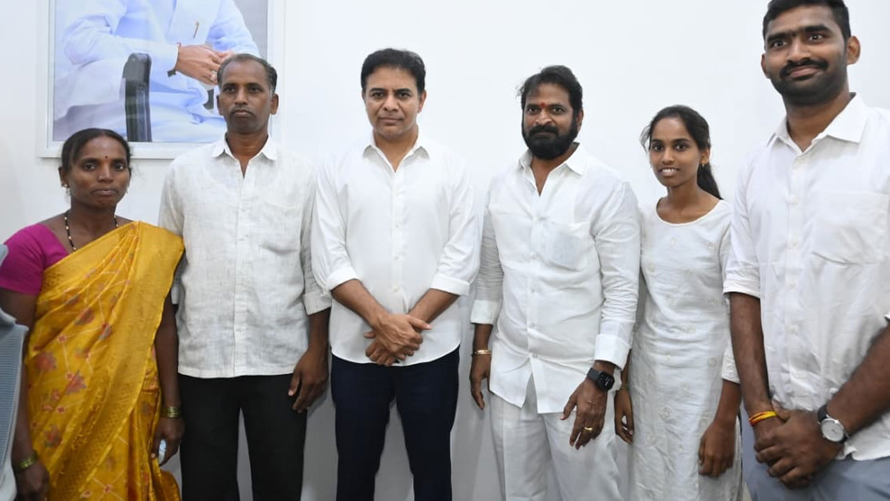ఎంబీబీఎస్‌ విద్యార్థినికి కేటీఆర్‌ భరోసా
