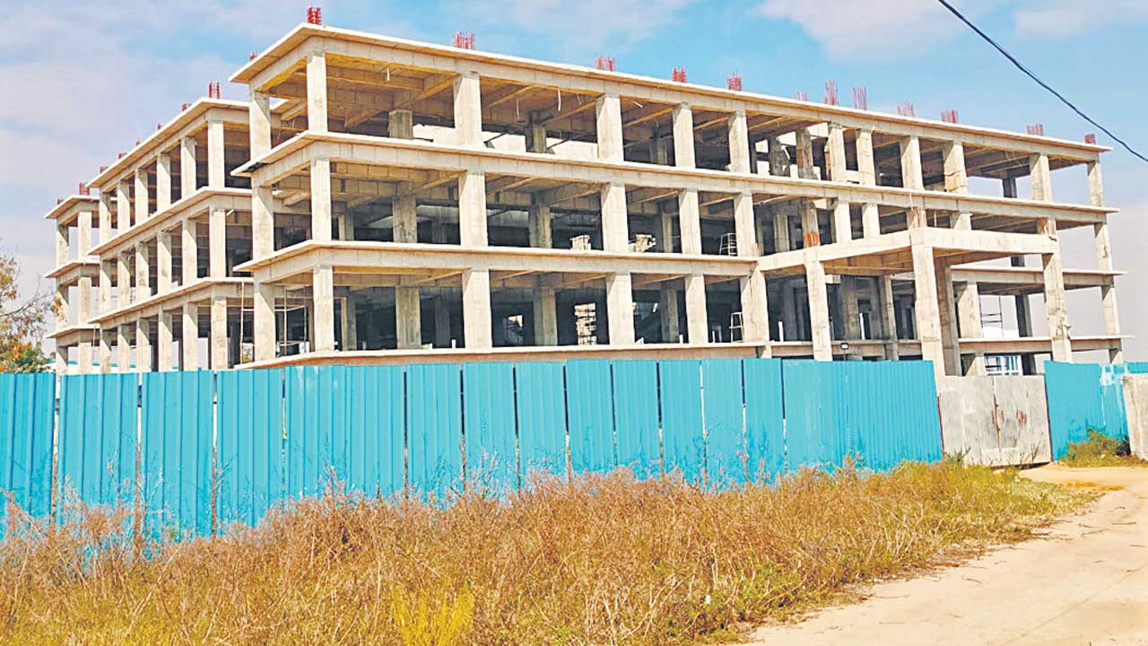 బిల్లు వచ్చేనా.. పనులు పూర్తయ్యేనా!