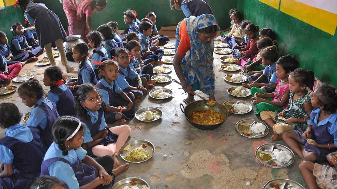 Mid-day meal | మధ్యాహ్న భోజనం బడ్జెట్‌ కట్‌..నిరుటితో పోల్చితే 36కోట్లు తగ్గింపు