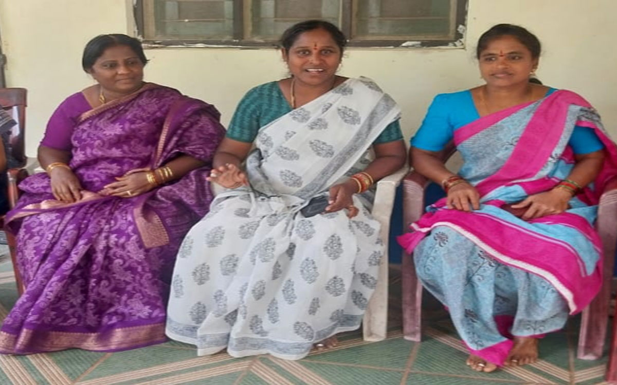 కుక్కలు, కోతుల నివారణకు చర్యలు తీసుకోవాలి : మునిగడప పద్మ