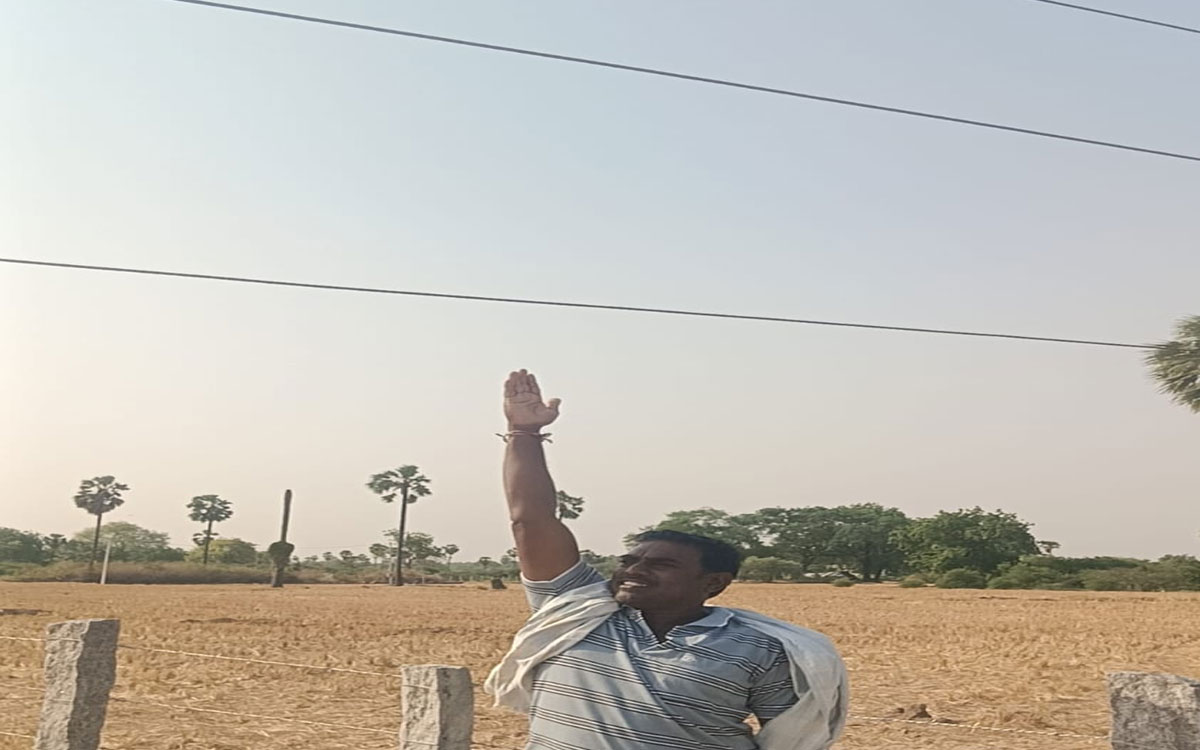 విద్యుత్ వైర్లు ఇలా.. సాగు చేసేదెలా ?