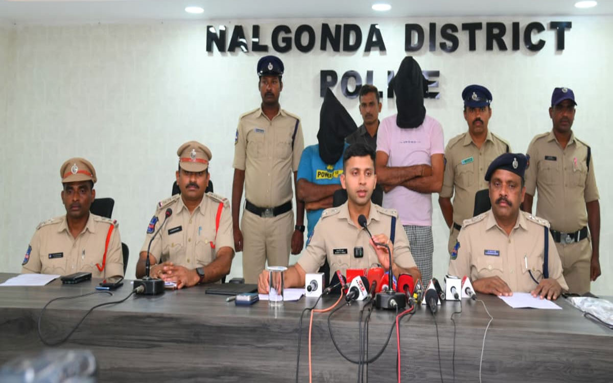 అంతర్ రాష్ట్ర గంజాయి రవాణాదారులు ఇద్ద‌రు అరెస్ట్‌