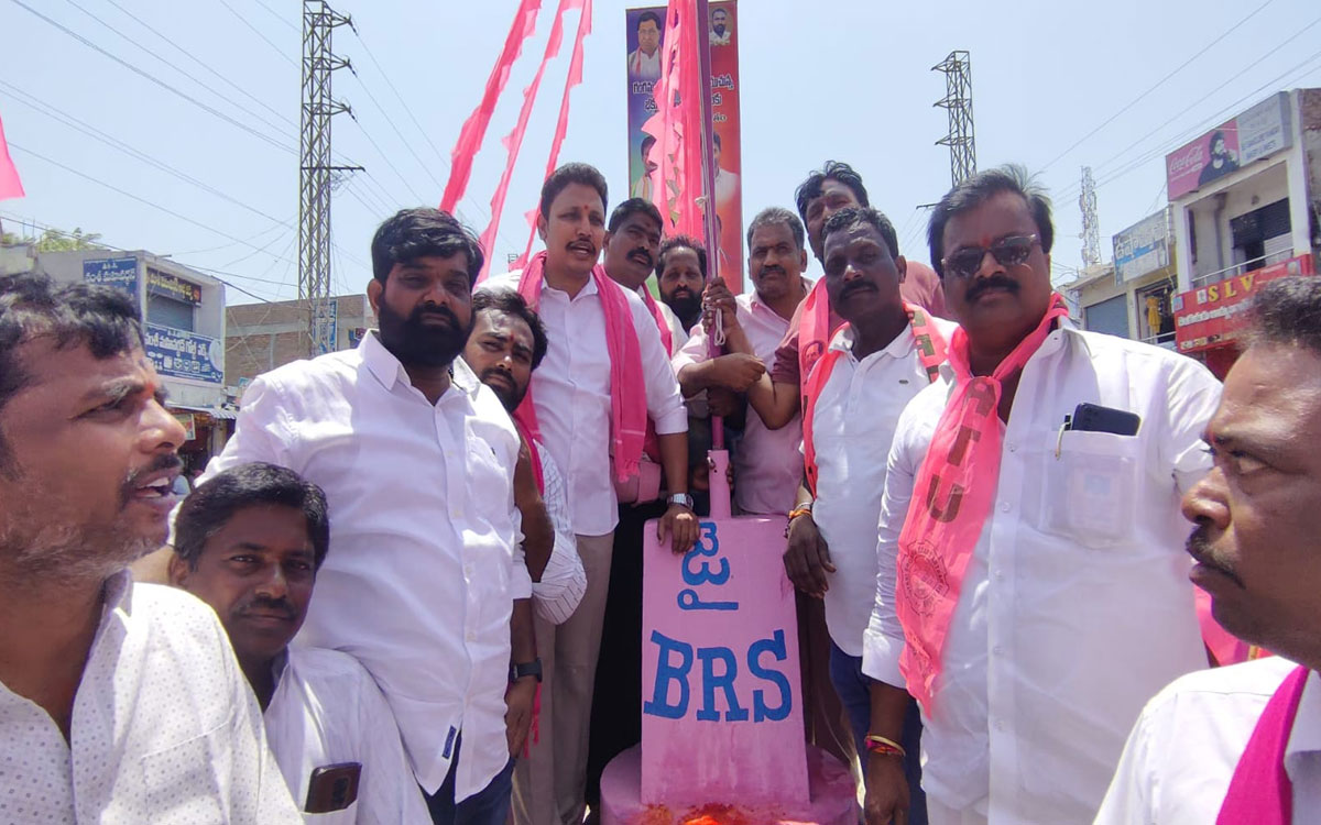 కార్మిక హ‌క్కుల కోసం బీఆర్ఎస్ నిరంత‌ర పోరాటం : మాజీ ఎమ్మెల్యే నోముల భగత్ కుమార్