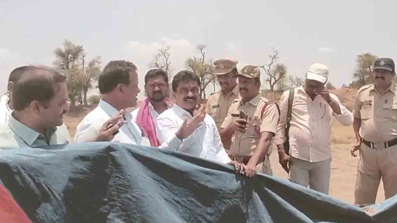 Warangal | బీఆర్‌ఎస్ టెంట్‌ను తొలగించిన పోలీసులు..అశోక్‌ నగర్‌లో ఉద్రిక్తత